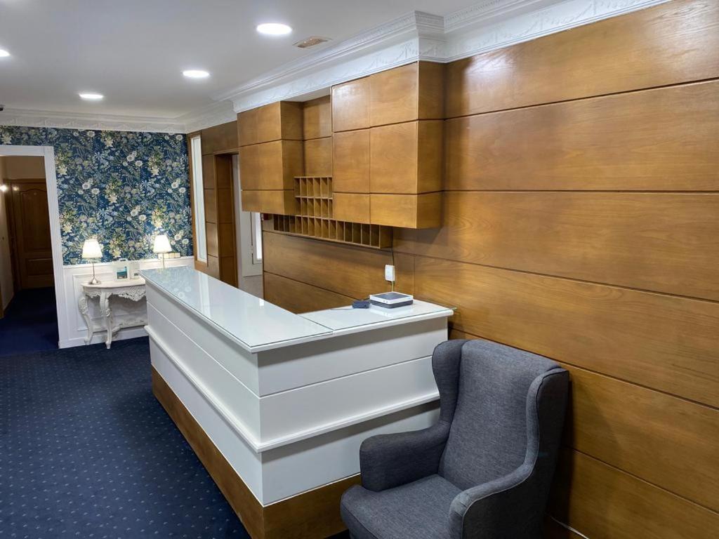 Hostal Guerra Madrid Bagian luar foto