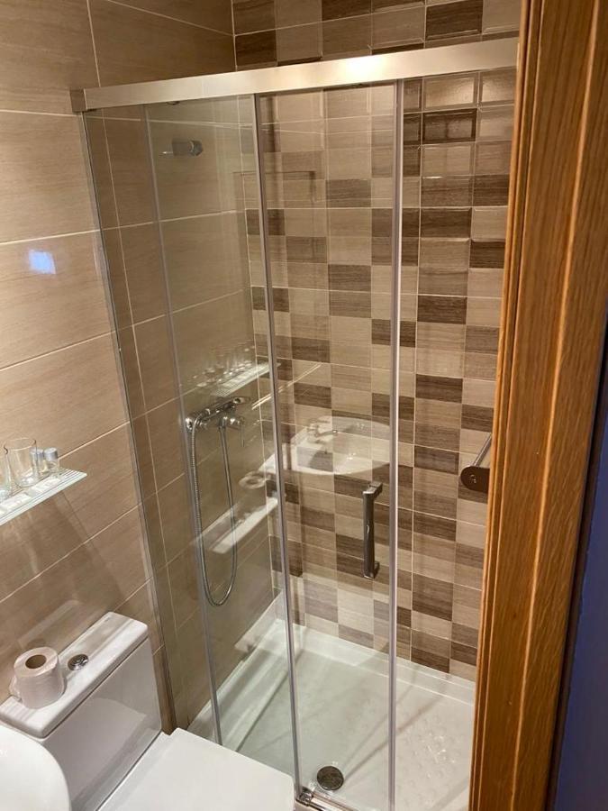 Hostal Guerra Madrid Bagian luar foto
