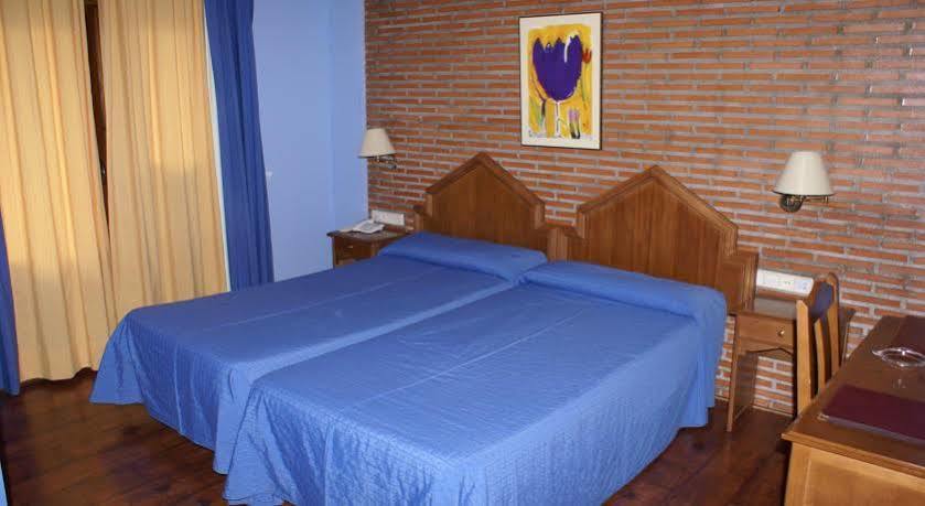 Hostal Guerra Madrid Bagian luar foto
